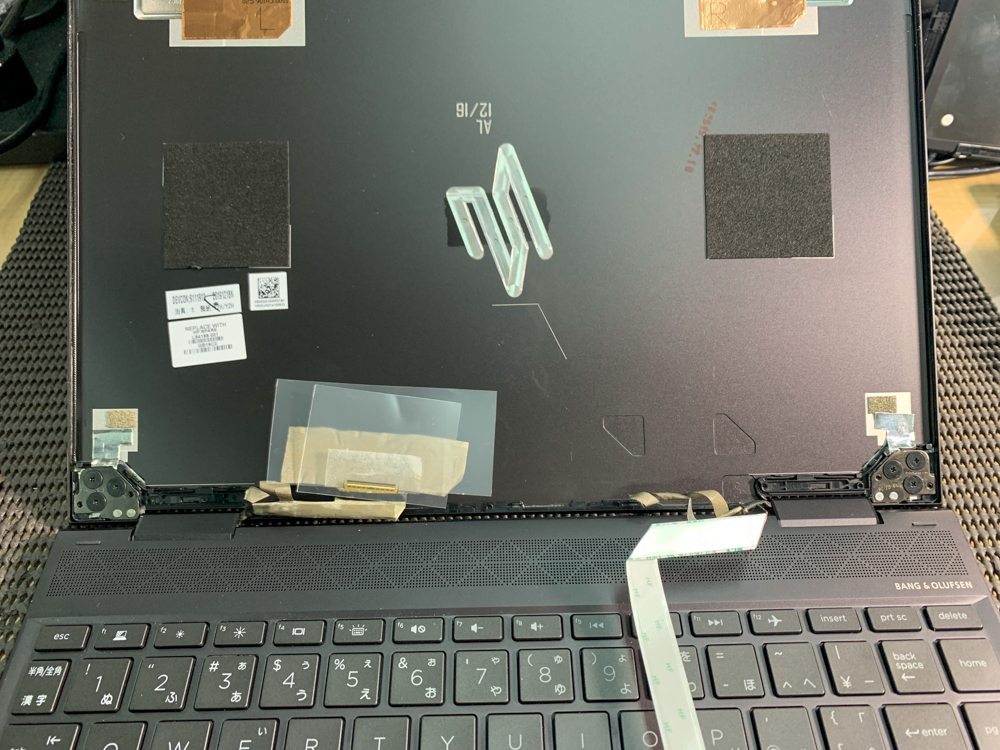 HP ENVY X360 画面の半分しか映らない 液晶パネル交換修理しま
